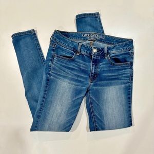 Women’s American Eagle Skinny Jeans size 8 LONG medium wash